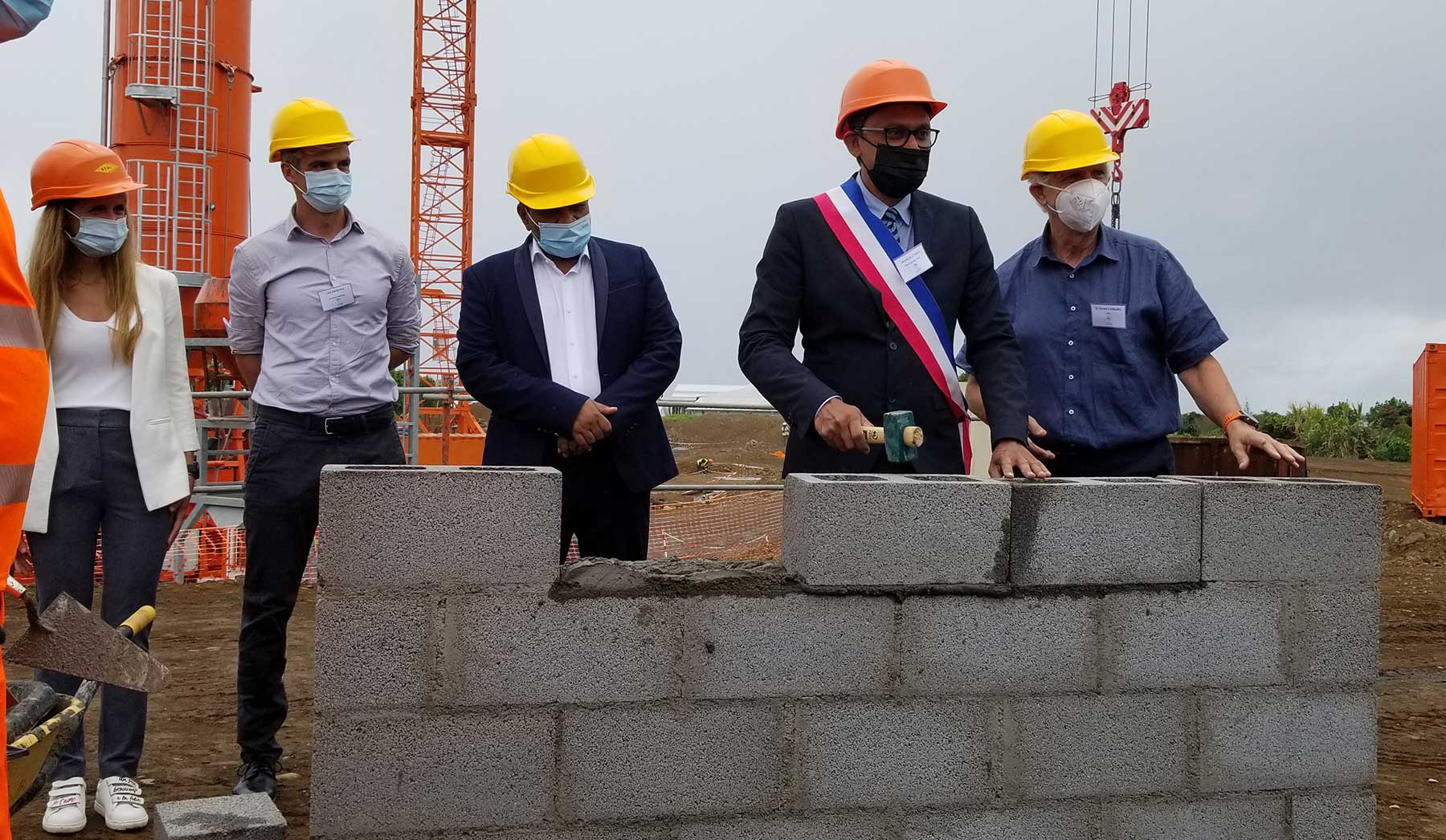 Première Pierre Clinique Les Flamboyants Est